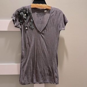 Y2K Threads 4 Thought organic cotton v neck tee. Small